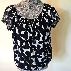 Ink International Blue and White Floral Women's Top.SizeM